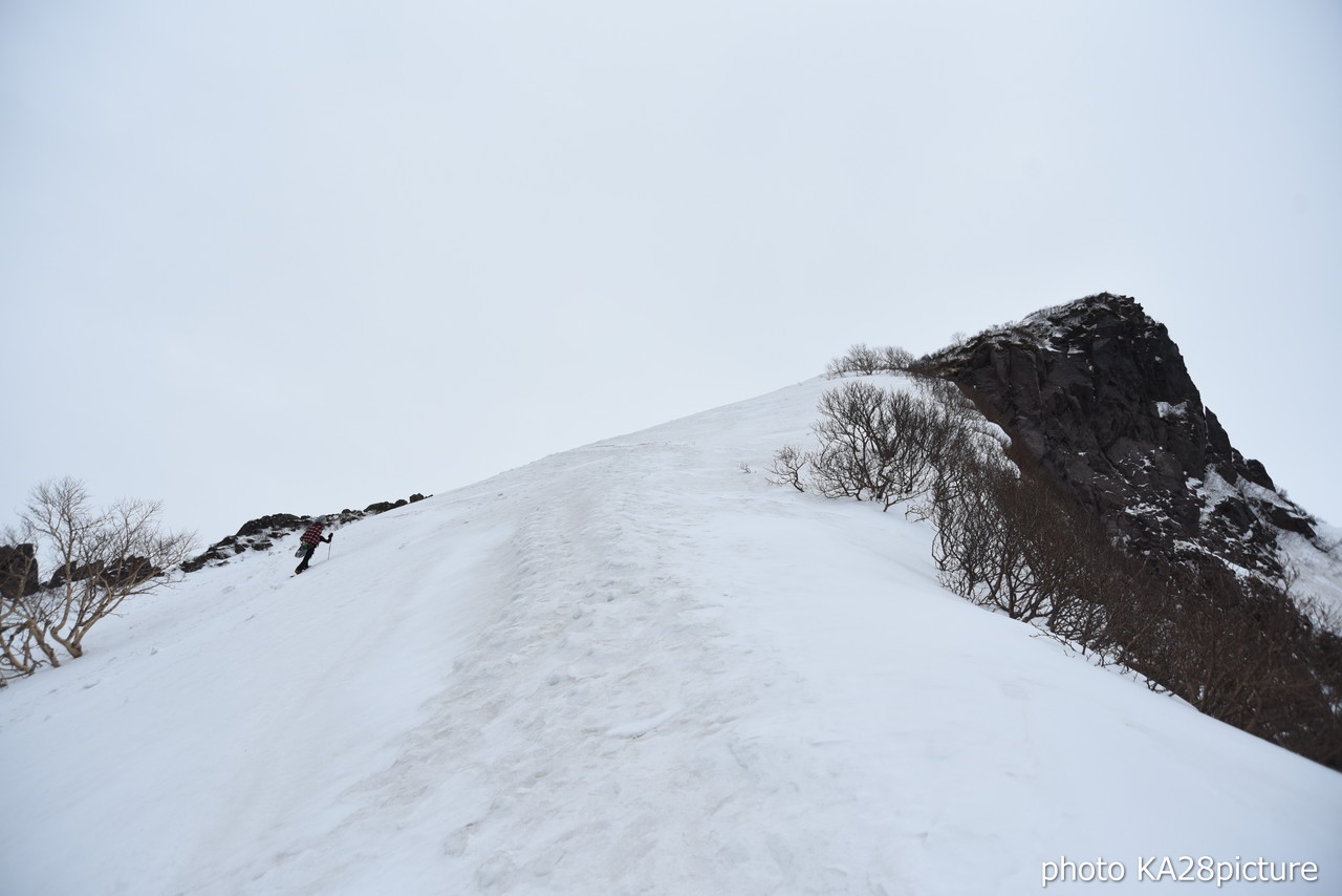 大雪山層雲峡黒岳ロープウェイスキー場　積雪 380cm！標高1,984ｍの黒岳山頂から大斜面にシュプールを描く(*^^)v 